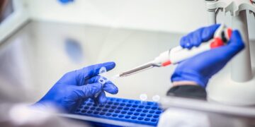 Teste em humanos de vacina contra coronavírus tem resultados positivos preliminares, diz empresa