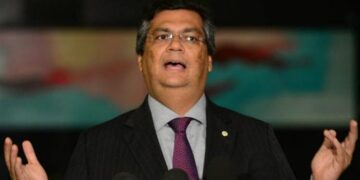 “Fim precoce do auxílio emergencial pode jogar Brasil no caos social”, diz Flávio Dino