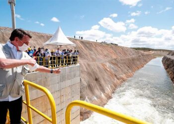 Bolsonaro tentou pegar carona na obra de Lula, mas não conseguiu. No início da tarde, a hashtag #ObrigadoLula era uma das mais utilizadas no Twitter