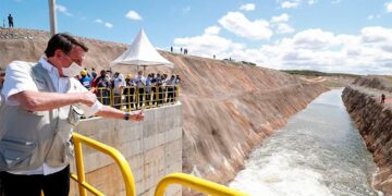 Bolsonaro tentou pegar carona na obra de Lula, mas não conseguiu. No início da tarde, a hashtag #ObrigadoLula era uma das mais utilizadas no Twitter