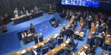 Senado aprova PL que autoriza governo a descumprir Piso da Saúde
