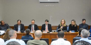 Escolas questionadas pela comercialização de material didático