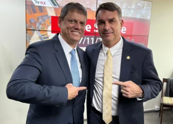 Centrão dá ultimato e contesta candidatura de Flávio