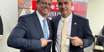 Centrão dá ultimato e contesta candidatura de Flávio