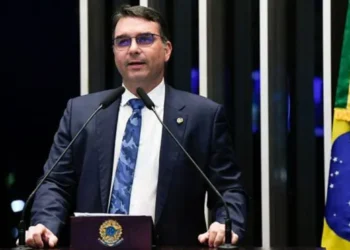 Eleições presidenciais: Direita, insatisfeita com Flávio Bolsonaro, avalia