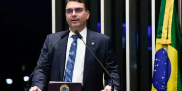 Eleições presidenciais: Direita, insatisfeita com Flávio Bolsonaro, avalia