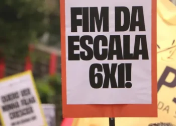 Extrema-direita lidera resistência ao fim da escala 6×1