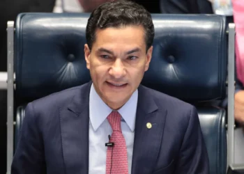 Partido de direita liga redução da jornada de trabalho a uso de drogas e jogos de azar