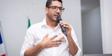 Prefeito Murilo garante reajuste de 10% aos servidores da Saúde