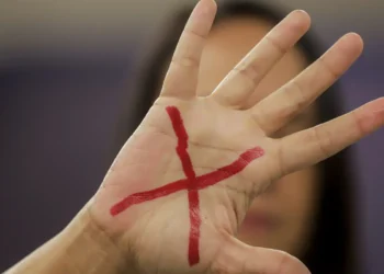 Relatório aponta média de 12 mulheres vítimas de violência por dia