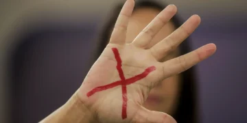 Relatório aponta média de 12 mulheres vítimas de violência por dia