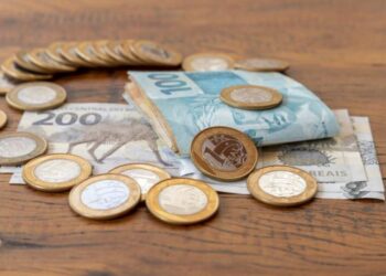 Justiça pode bloquear valores de devedores, mas medida não é automática