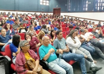 Debate sobre energias renováveis e desafios ambientais do Complexo Solar Santa Eugênia